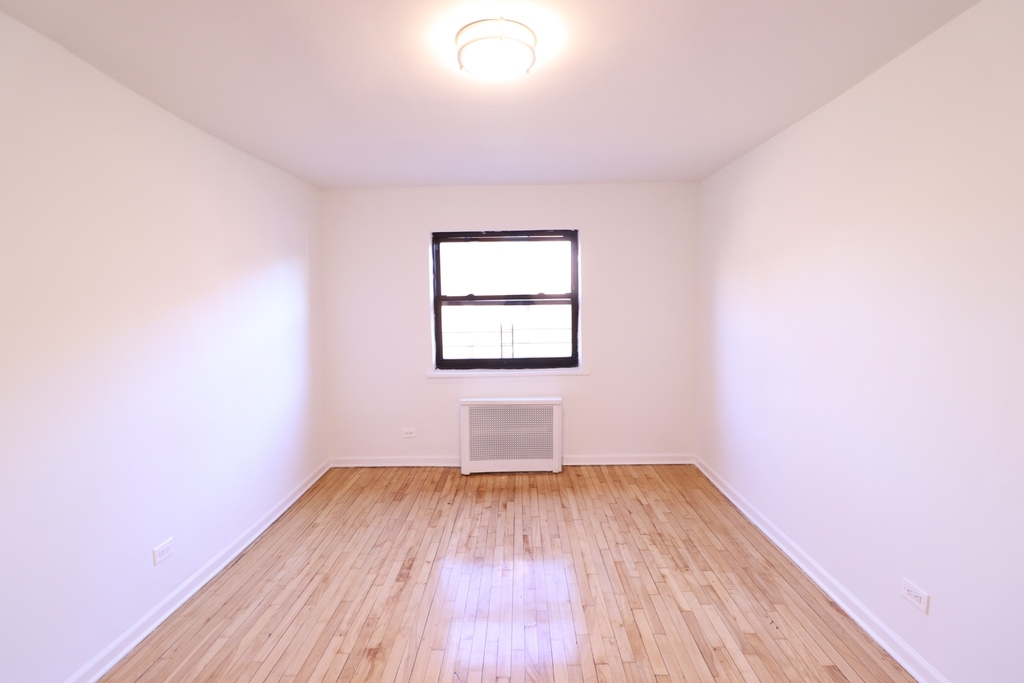 Kew Gardens Hills - Photo 11