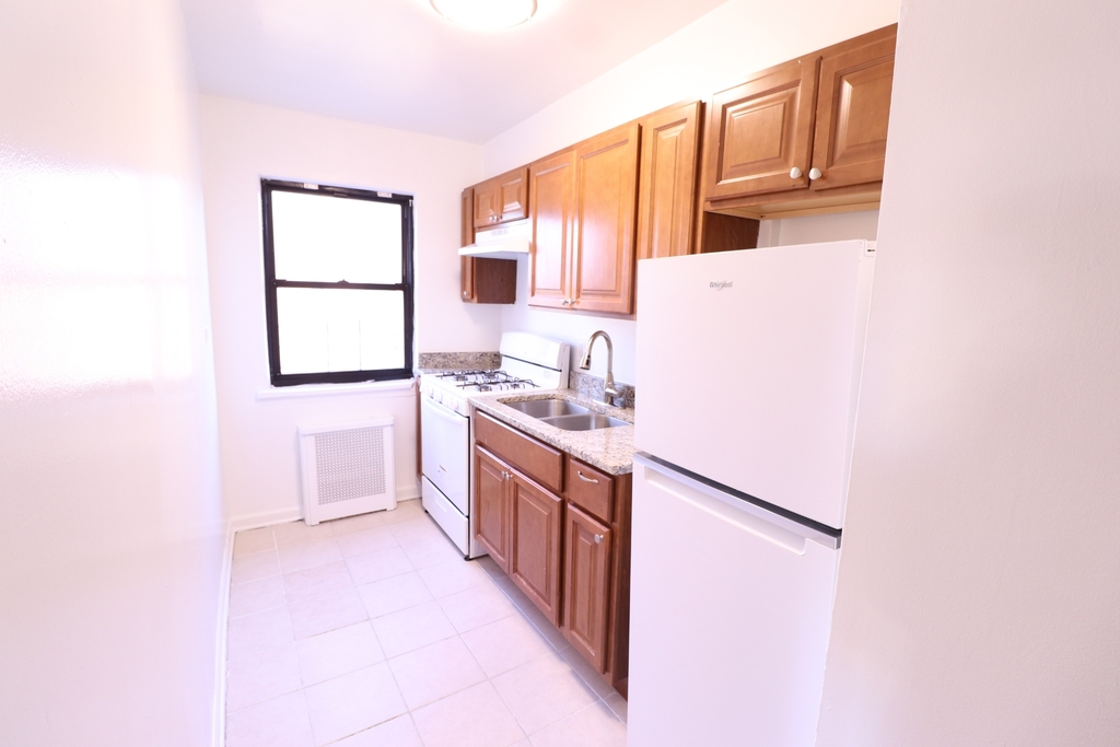 Kew Gardens Hills - Photo 6