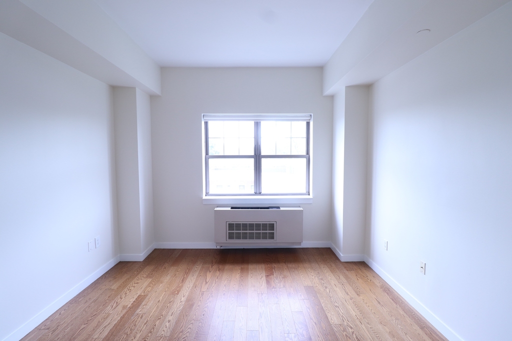 Kew Gardens Hills - Photo 8