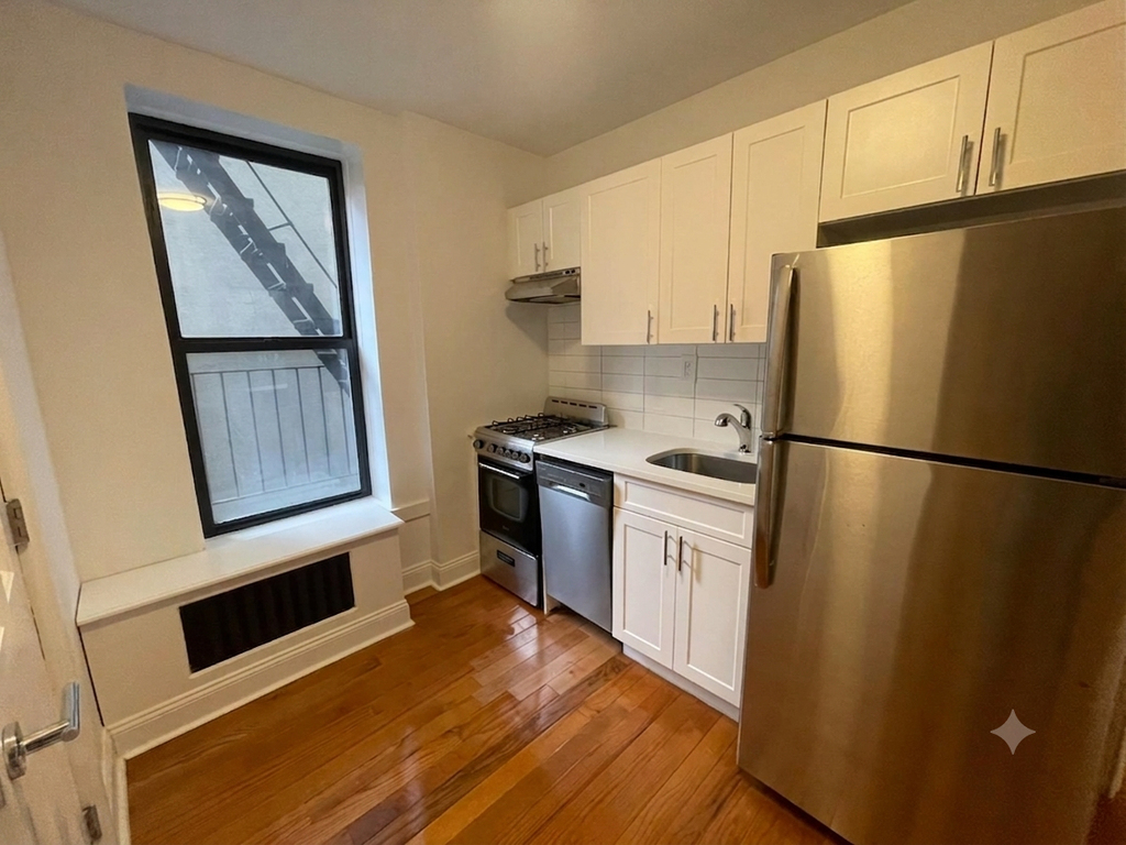 1427 York Avenue - Photo 2