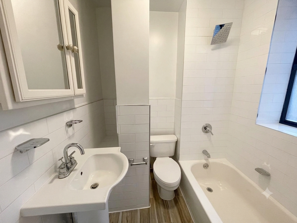 1427 York Avenue - Photo 1