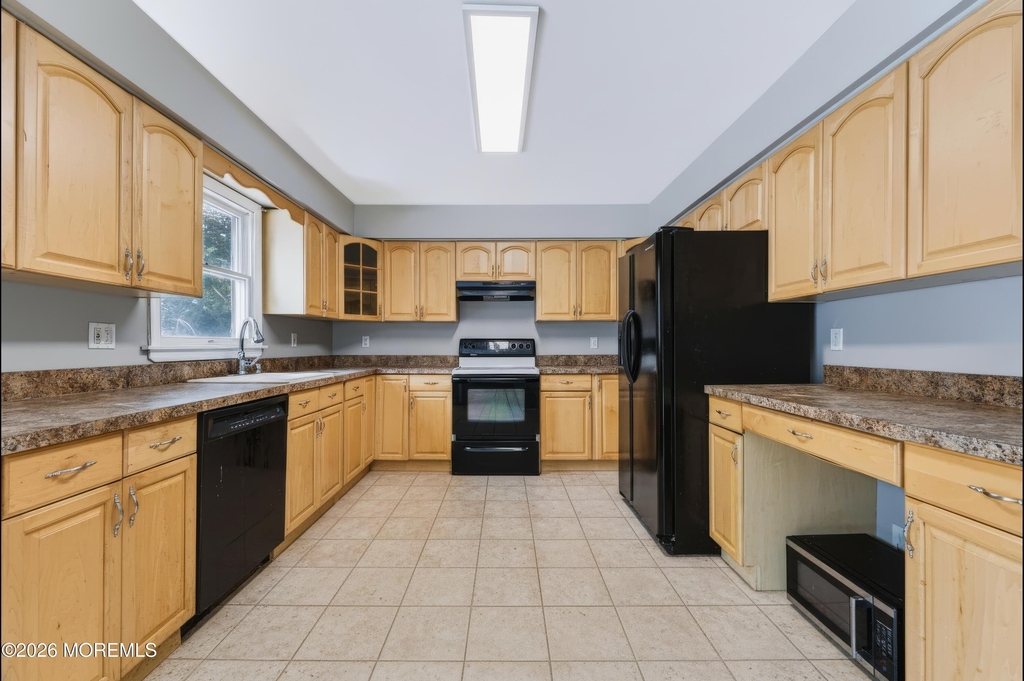 1317 3rd Avenue - Photo 9