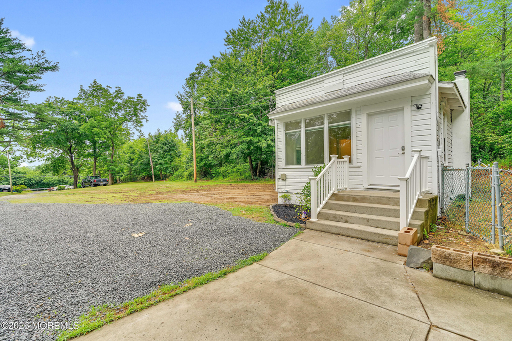 302 Schoolhouse Road - Photo 2