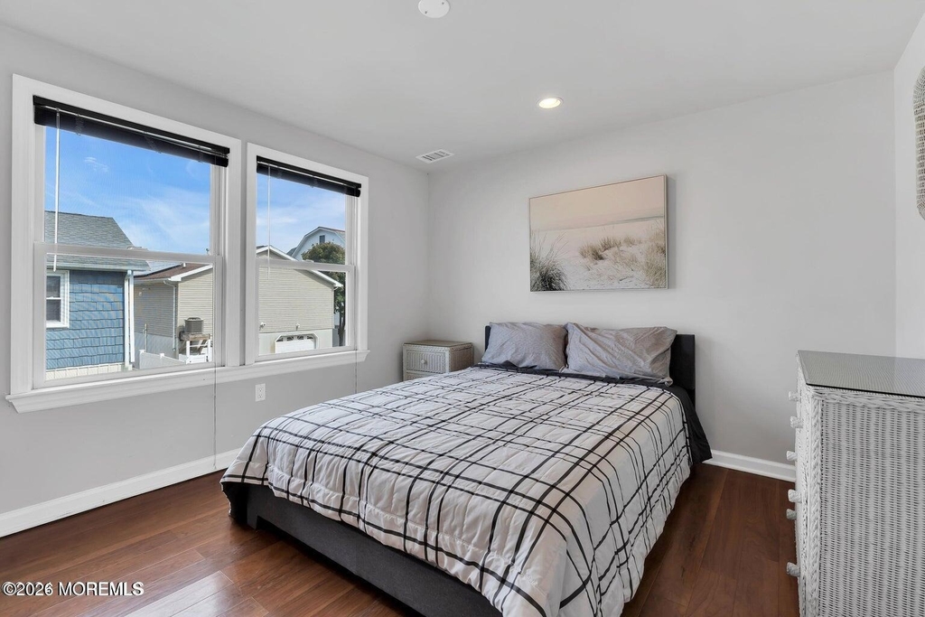 27 Arnold Avenue - Photo 5