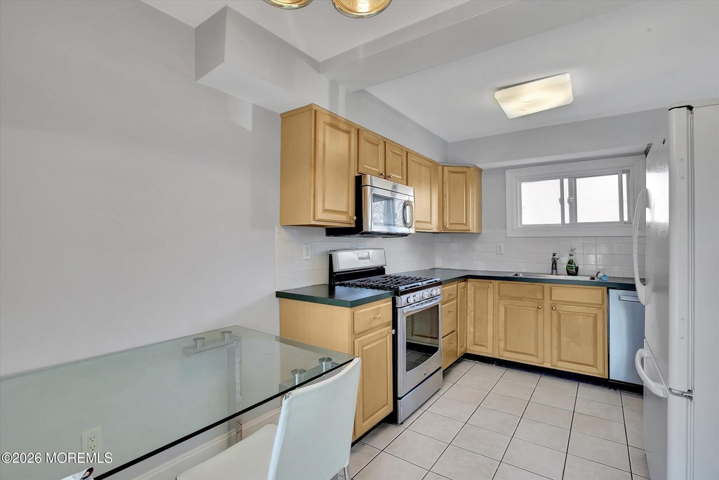 980 Woodgate Avenue - Photo 9