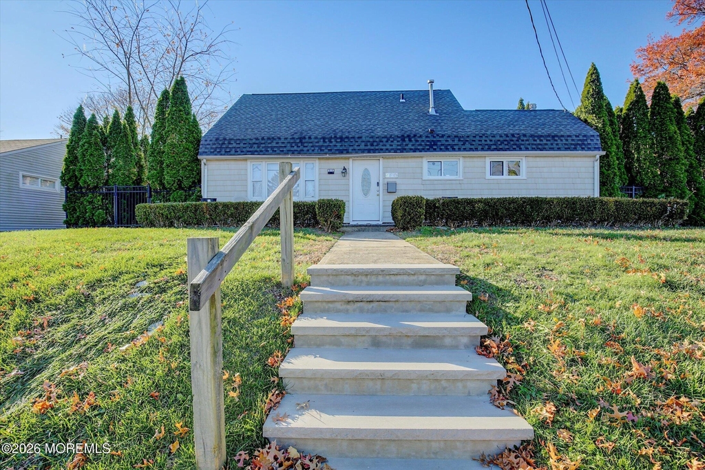 980 Woodgate Avenue - Photo 1