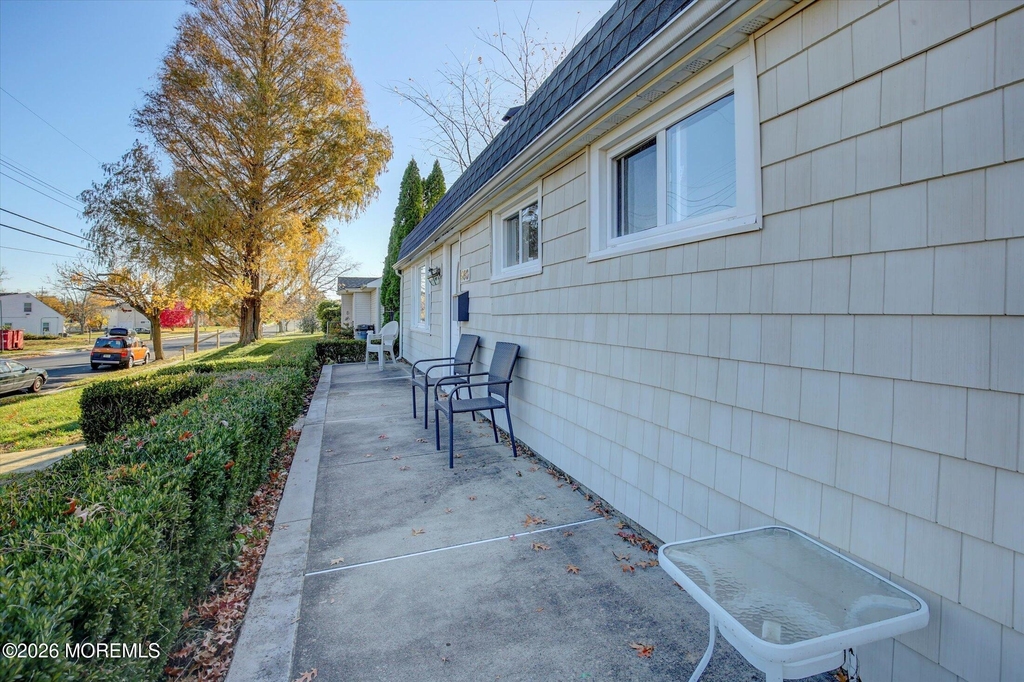 980 Woodgate Avenue - Photo 2