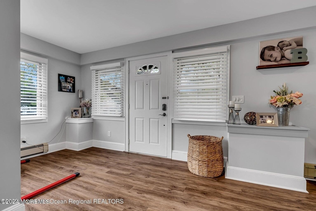 515 Monmouth Road - Photo 5