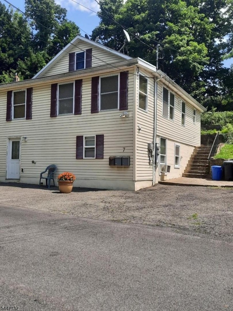 7 E Stuart St - Photo 0