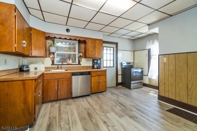 62 Lewis St - Photo 9
