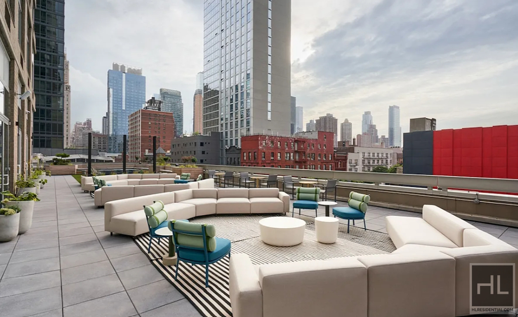 West 47th Street - Photo 10