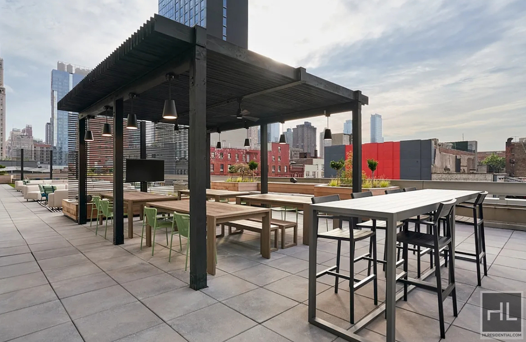 West 47th Street - Photo 13