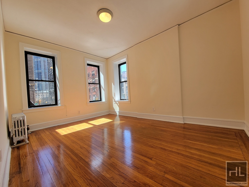 East 38th Street - Photo 5