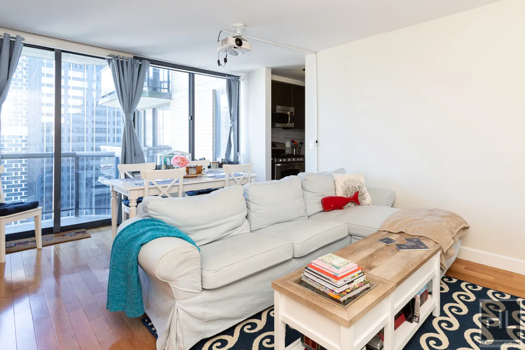 West 48 Street - Photo 6
