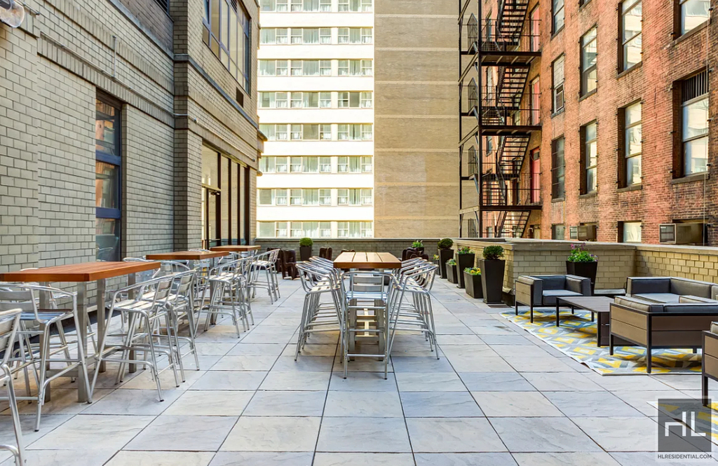 West 48 Street - Photo 6