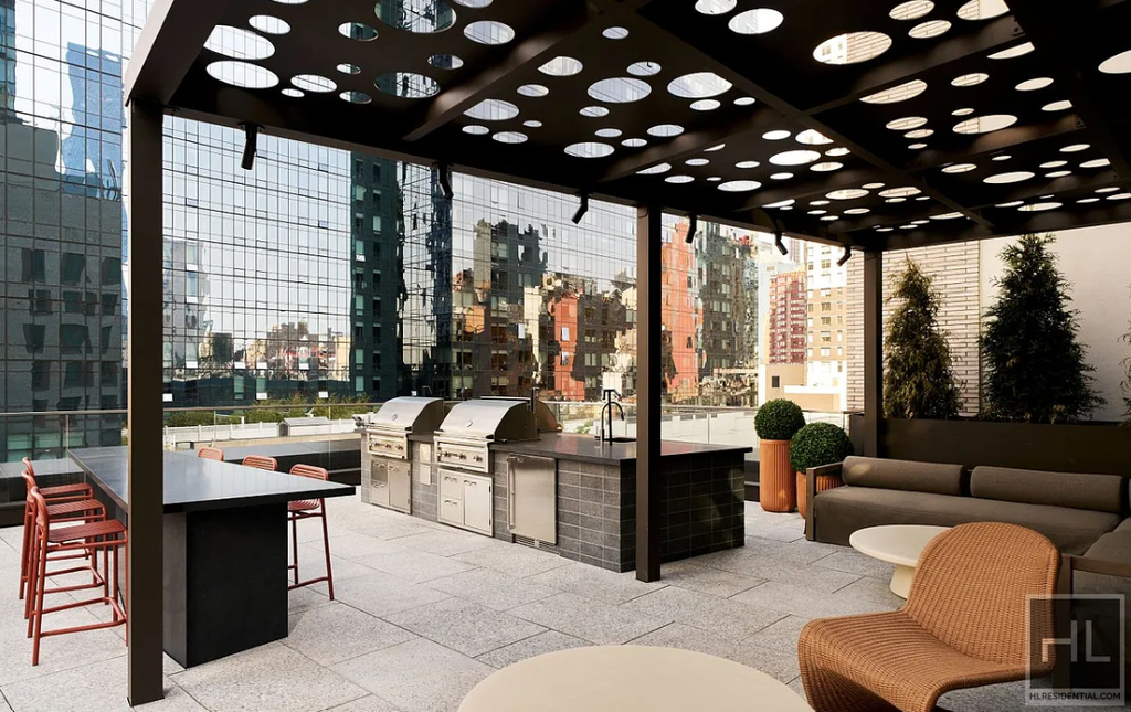 10th Avenue - Photo 1
