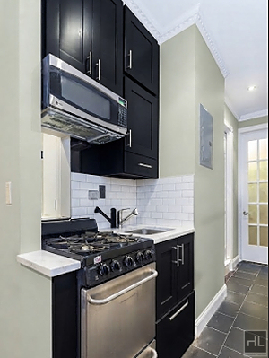East 8 Street - Photo 5