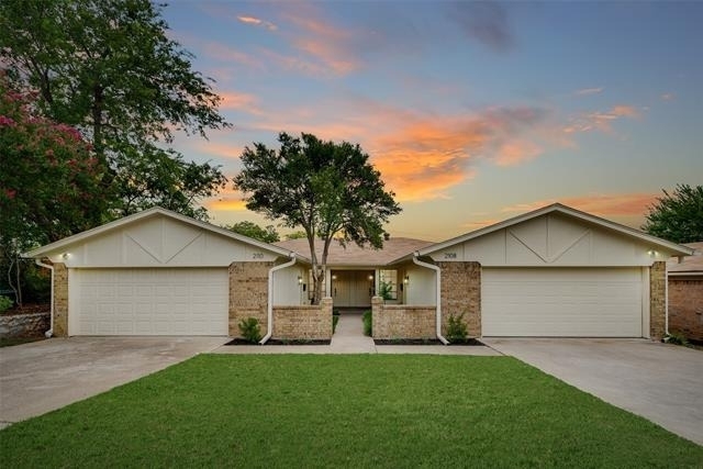 2110 Mistletoe Avenue - Photo 0