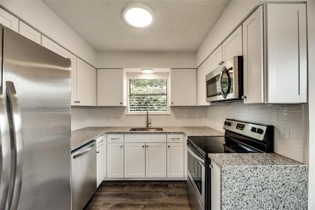2110 Mistletoe Avenue - Photo 6