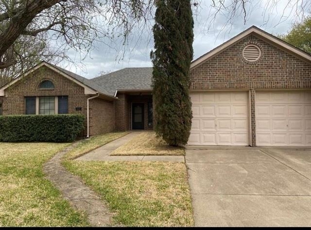 808 Bridgewater Lane - Photo 0