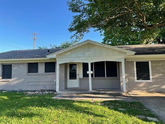 102 Roma Drive - Photo 1