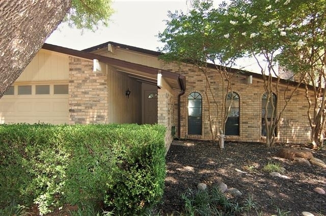 2619 Creekview Drive - Photo 0
