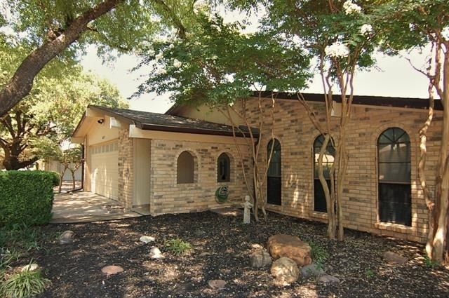 2619 Creekview Drive - Photo 2
