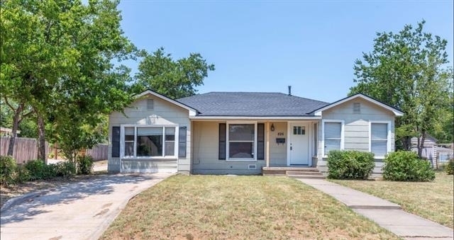 826 Ne 14th Street - Photo 1