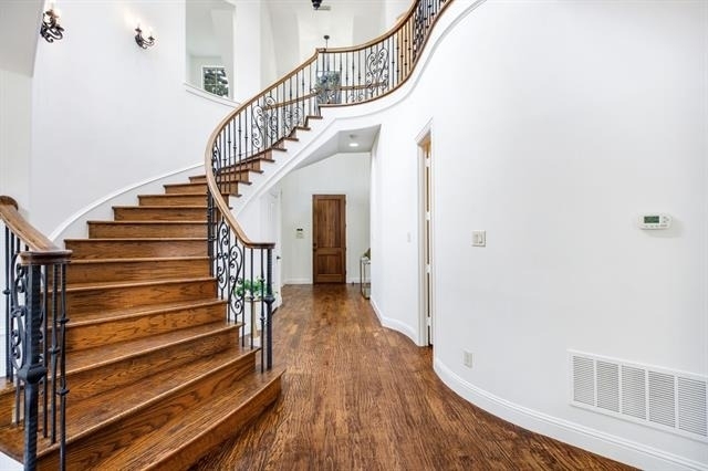 3606 S Versailles Avenue - Photo 8