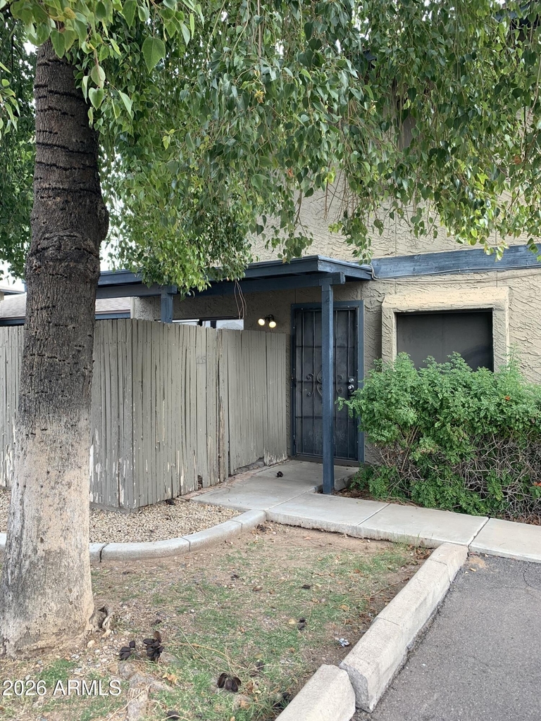 286 W Palomino Drive - Photo 0