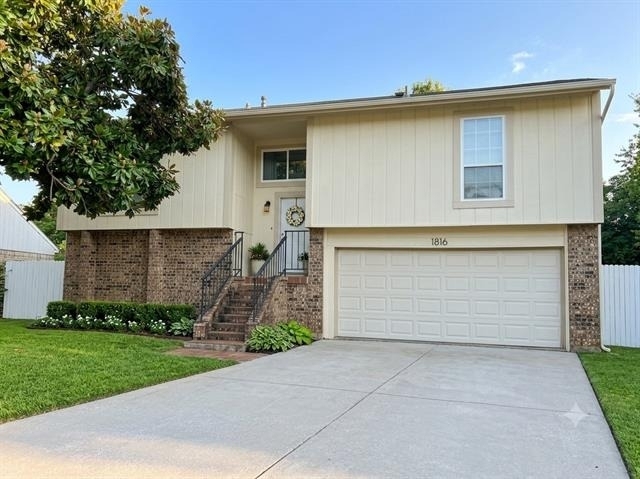 1816 Chestnut Court - Photo 0