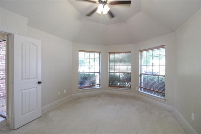 215 Wooded Creek Avenue - Photo 3