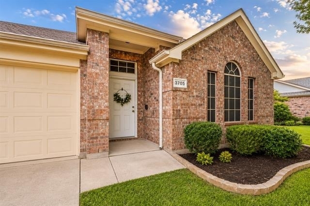 3705 Applewood Road - Photo 1