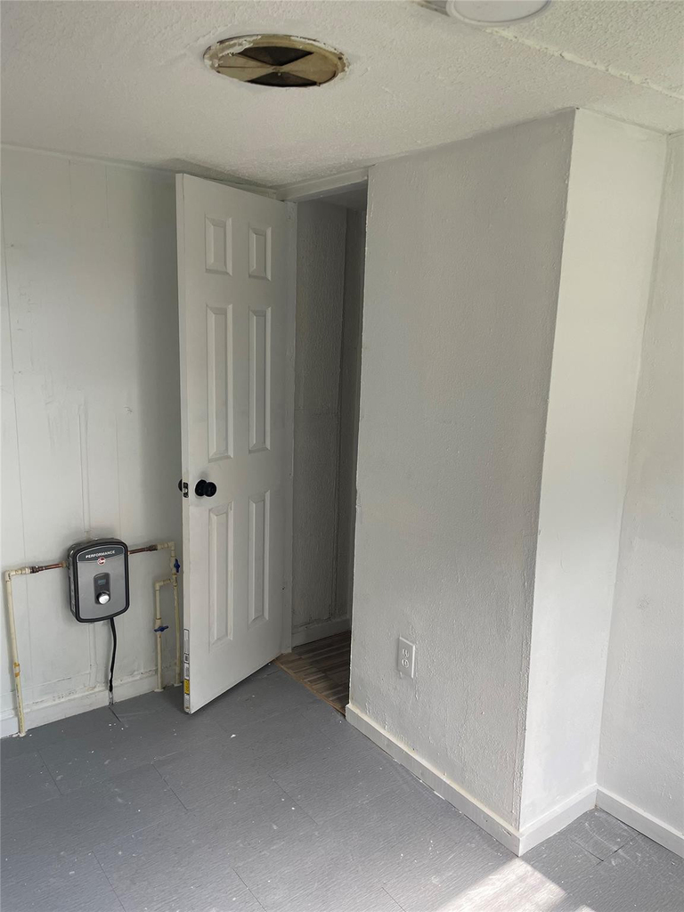 8556 Berkley Drive - Photo 11