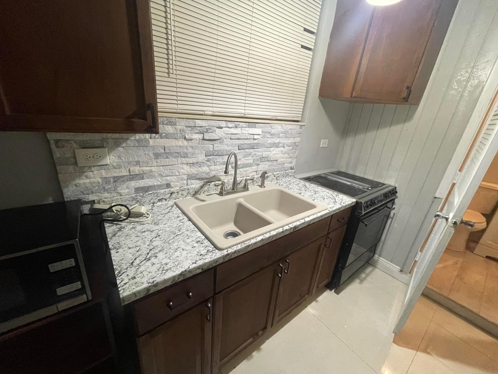 8851 Nw 15th Court - Photo 10