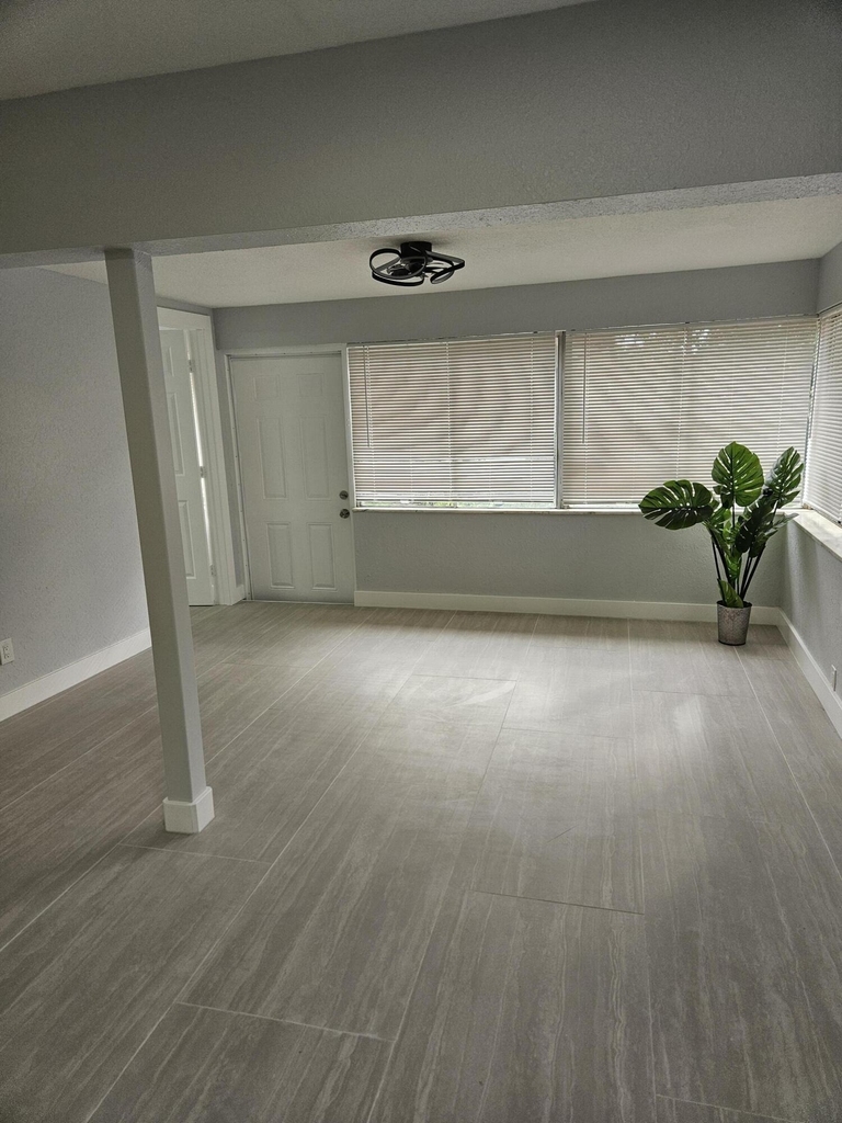 2010 Ne 33rd Street - Photo 4