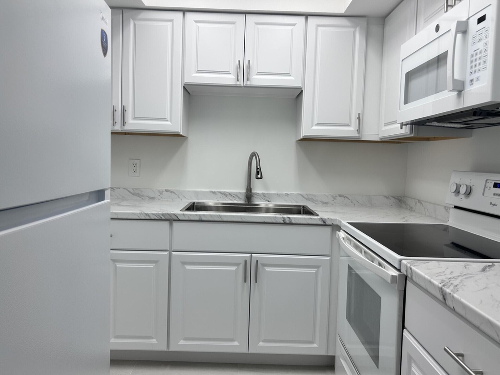 402 Lake Shore Drive - Photo 5