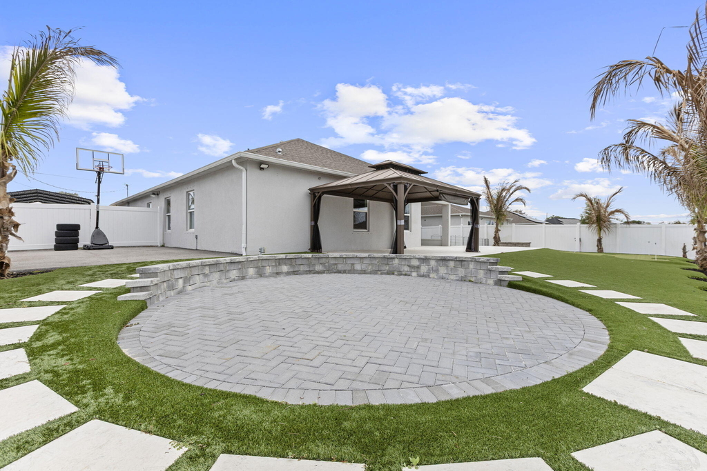 681 Sw Millard Drive - Photo 2