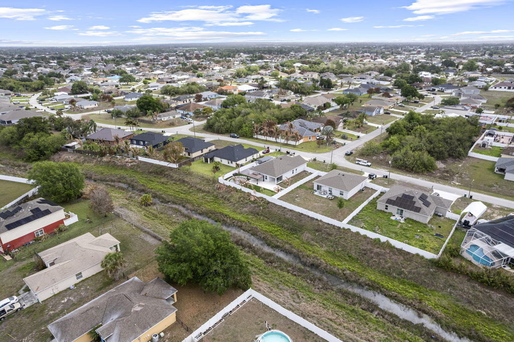 681 Sw Millard Drive - Photo 67