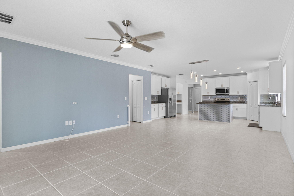 681 Sw Millard Drive - Photo 16