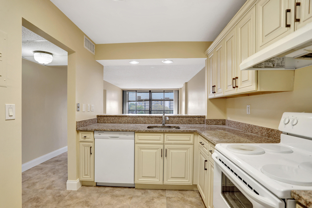 3 Royal Palm Way - Photo 5