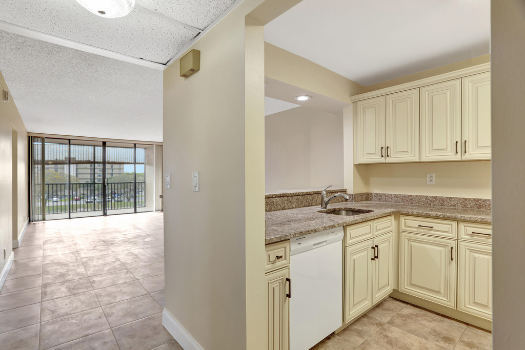 3 Royal Palm Way - Photo 3