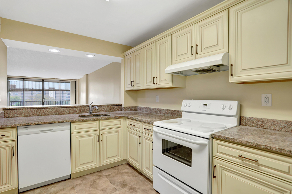 3 Royal Palm Way - Photo 8