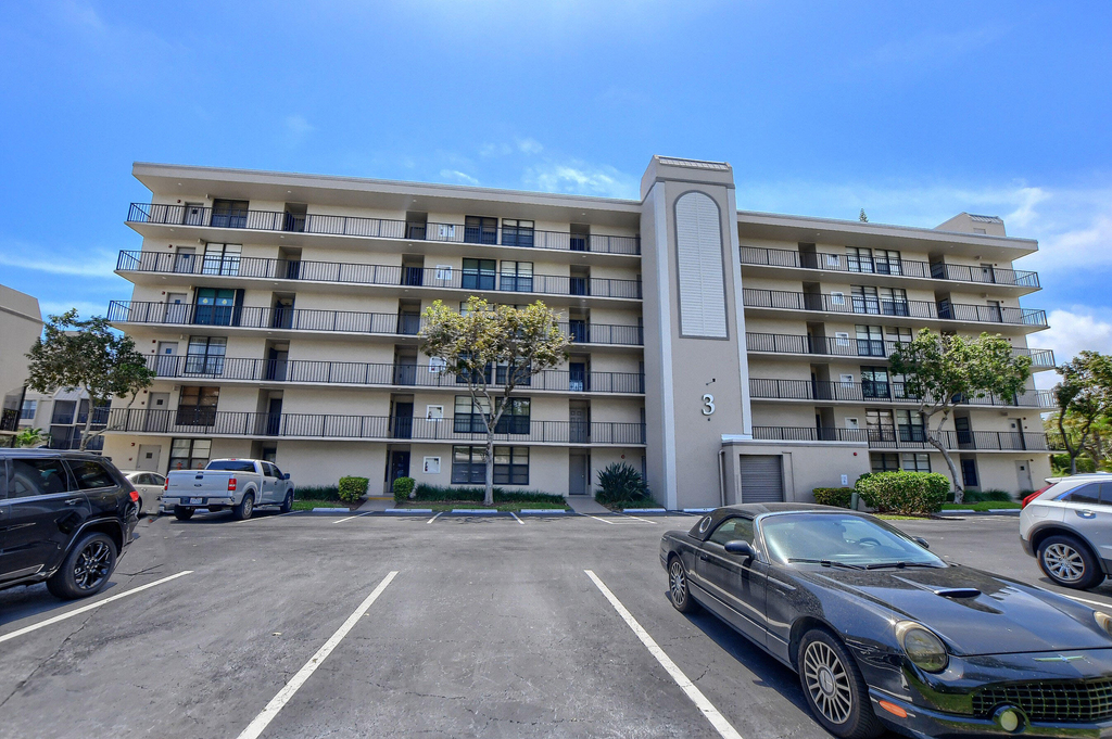 3 Royal Palm Way - Photo 0