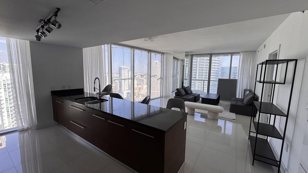 475 Brickell Avenue - Photo 4