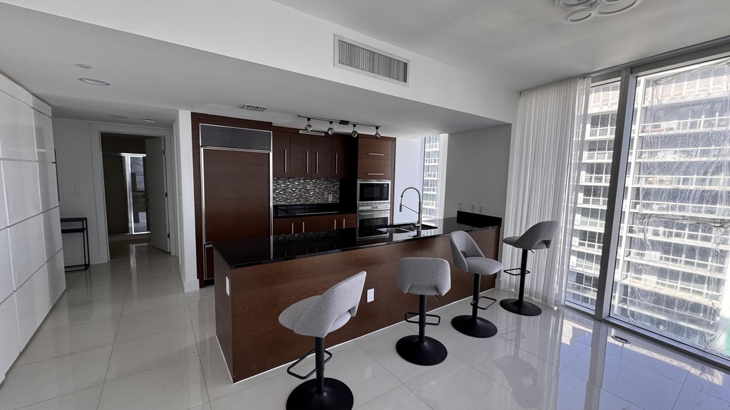 475 Brickell Avenue - Photo 7