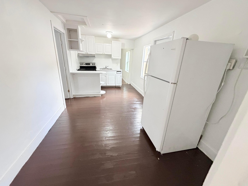 4343 Pinewood Avenue - Photo 3
