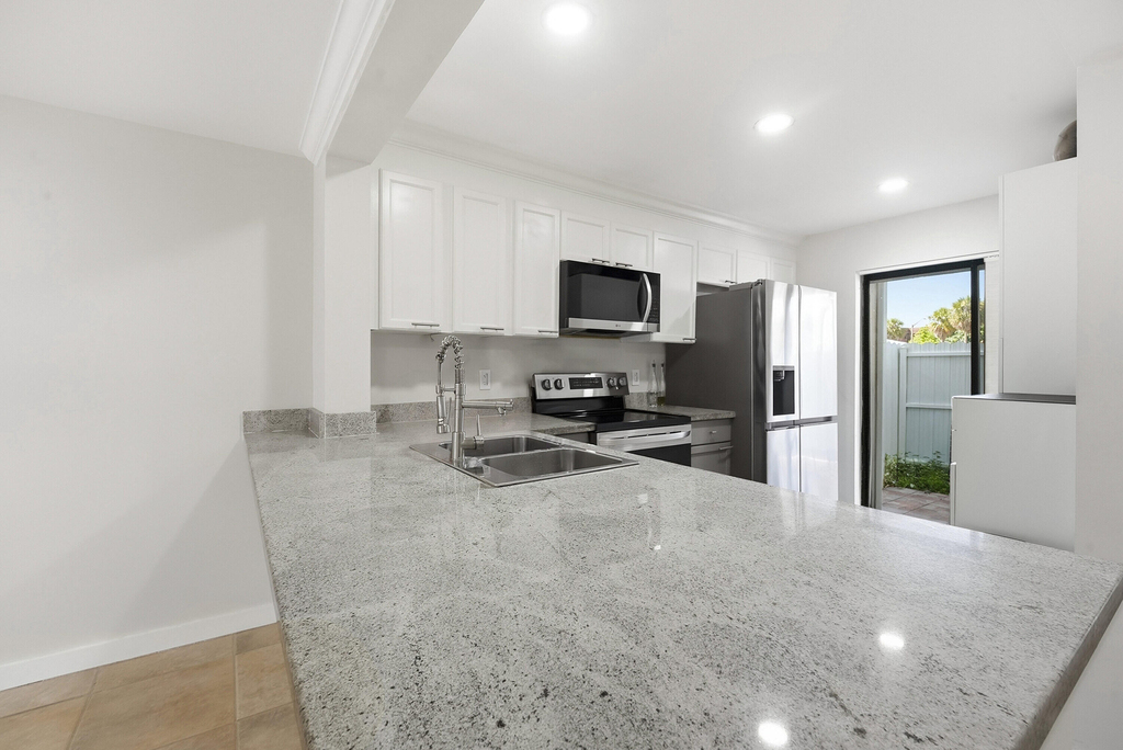 642 Ne 195th Street - Photo 1