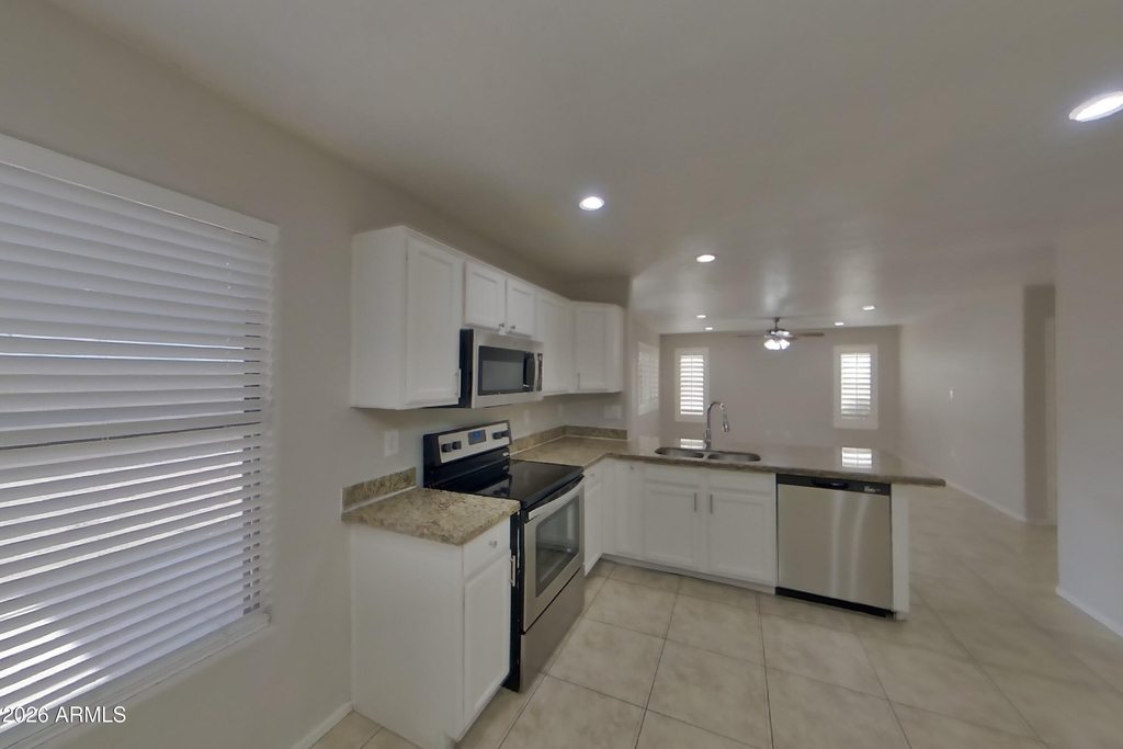 12917 W Windsor Avenue - Photo 2