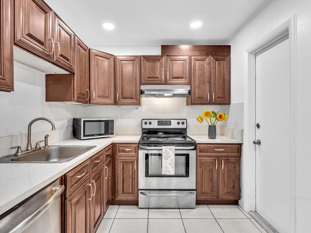 620 Nw 13th Street - Photo 0
